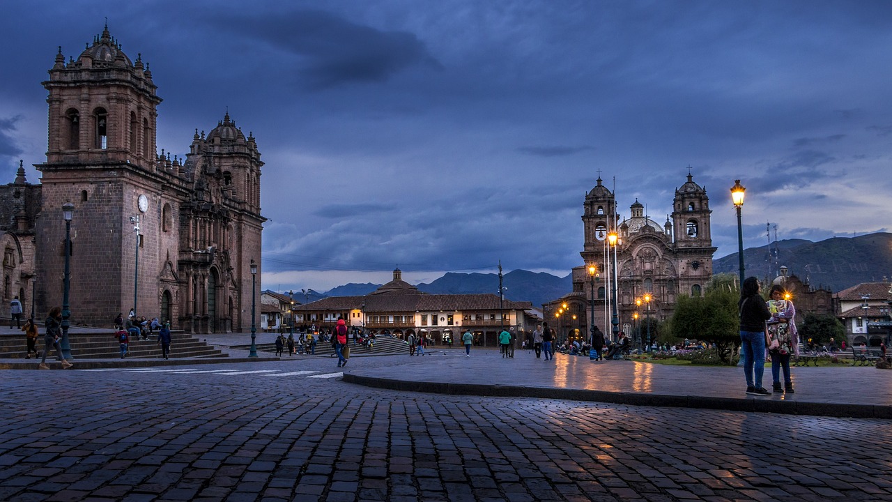 Catedral y Plaza de Armas de Cusco al atardecer